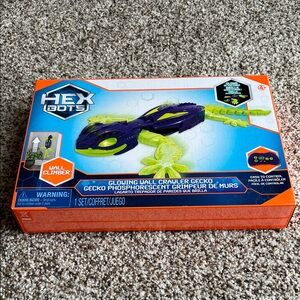 Hexbug Glowing Wall Crawler Gecko Toy